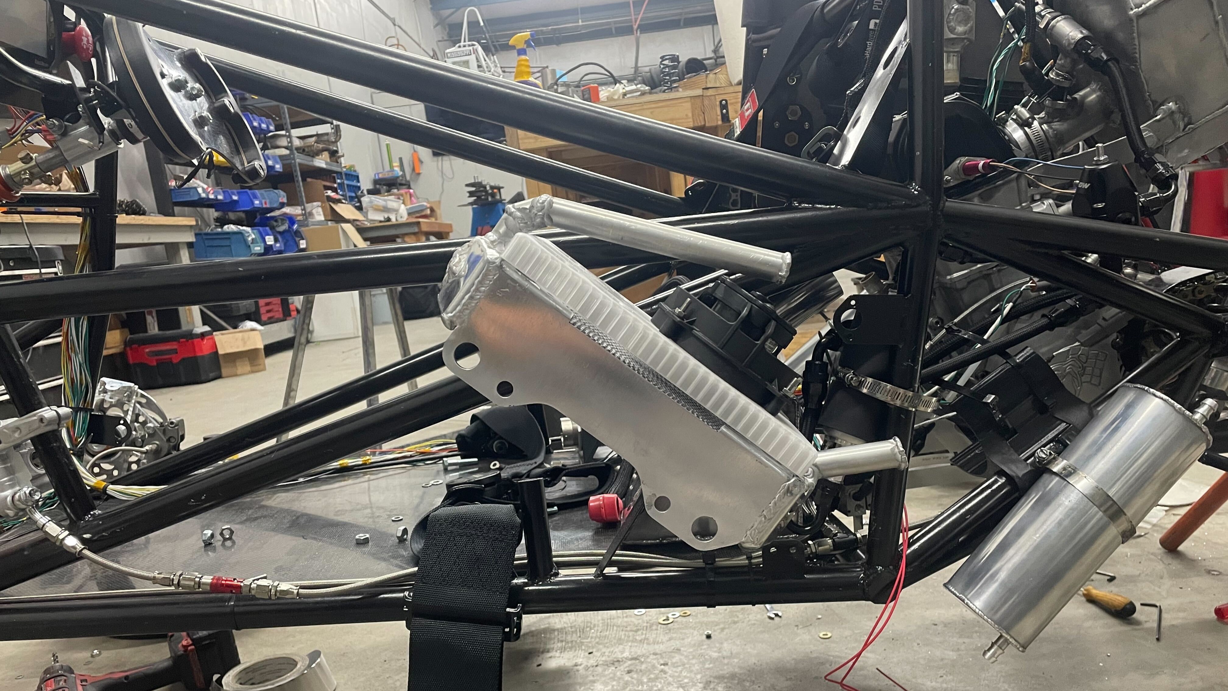 Radiator and sidepod system on car